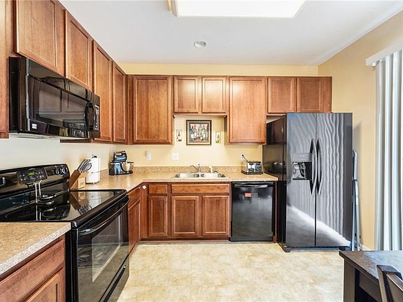 3rd image of 301 Teton Cir