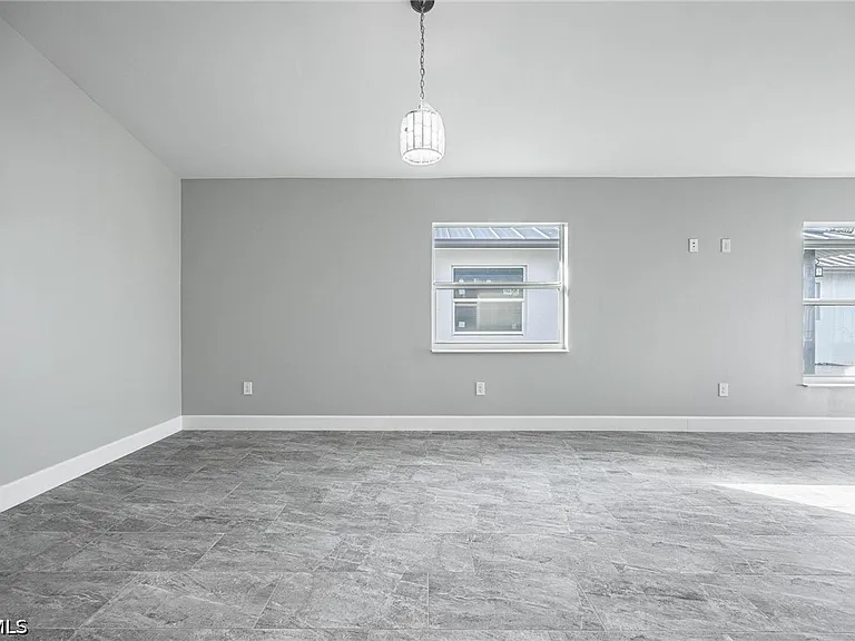 184 Village Cir — Photo 4