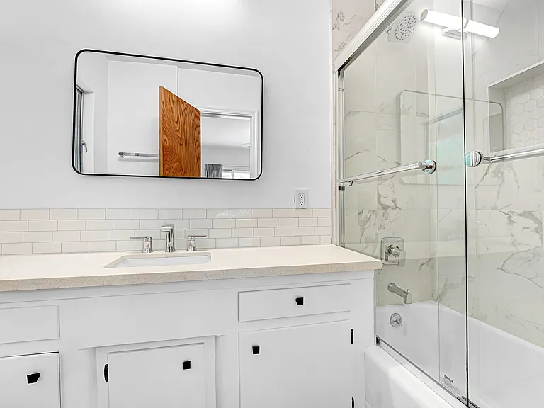 555 Amalfi Dr — Photo 26