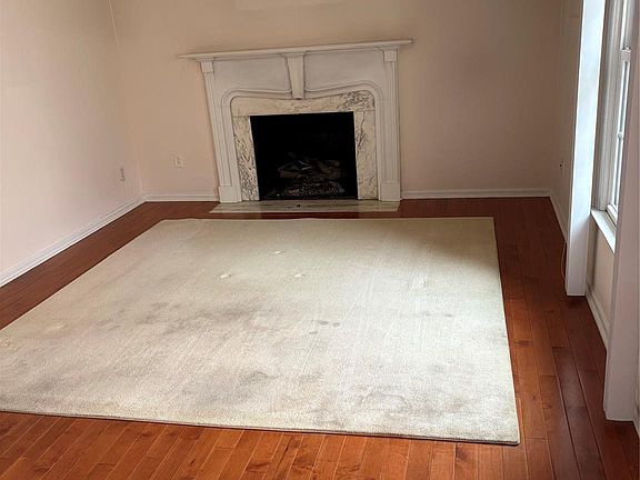 3rd image of 2235 Rexford Rd APT C