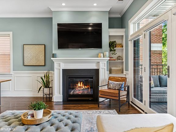 3rd image of 1165 W Eddy St #2W