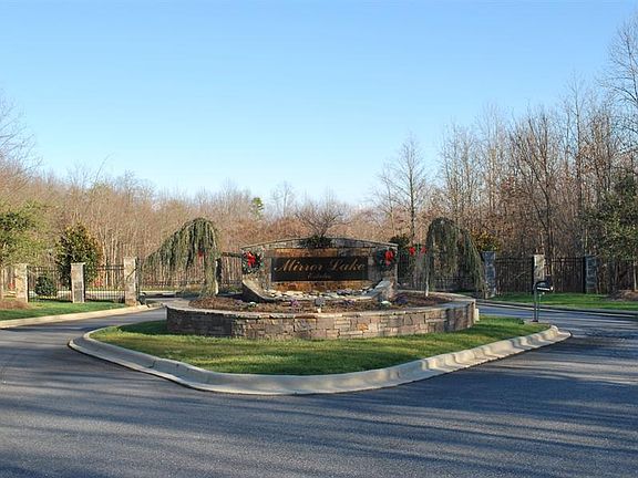 4th image of Mirror Lake Dr