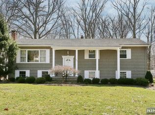 23 Dogwood Ct, Mahwah, NJ 07430