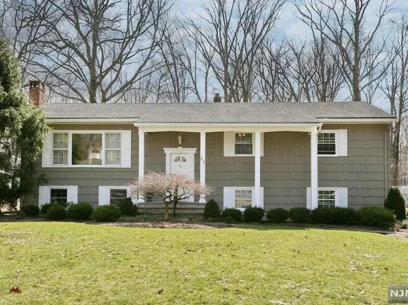 23 Dogwood Ct, Mahwah, NJ 07430