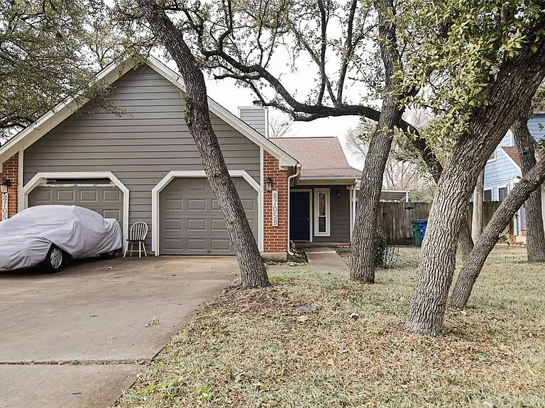 8705 Clearbrook Trl #B — Photo 23
