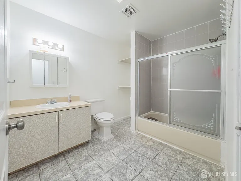 105R Lowell St — Photo 17