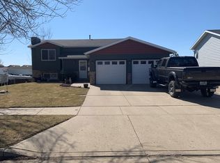 2309 9th Ave SE, Mandan, ND 58554