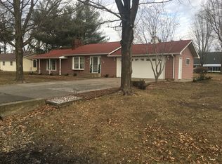 14 Manor Ct, Taylorville, IL 62568