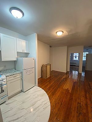 4th image of 313 W 57th St #2