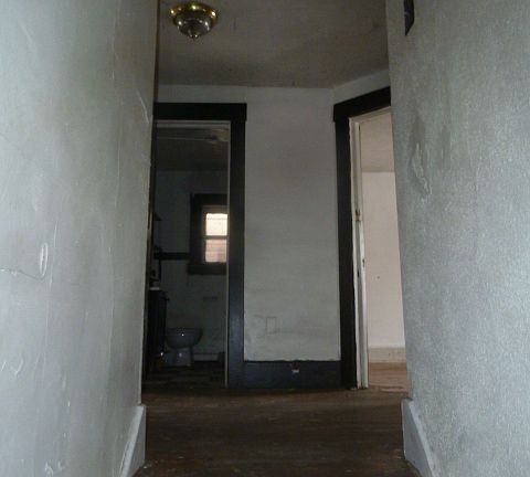 4th image of 228 Midland St
