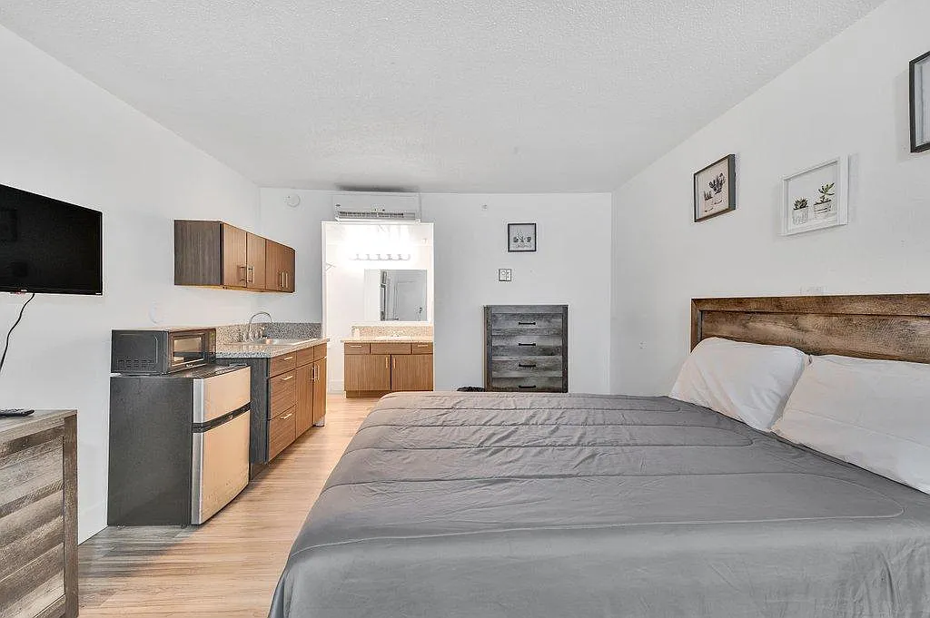 The Residences at Windsor — Photo 4