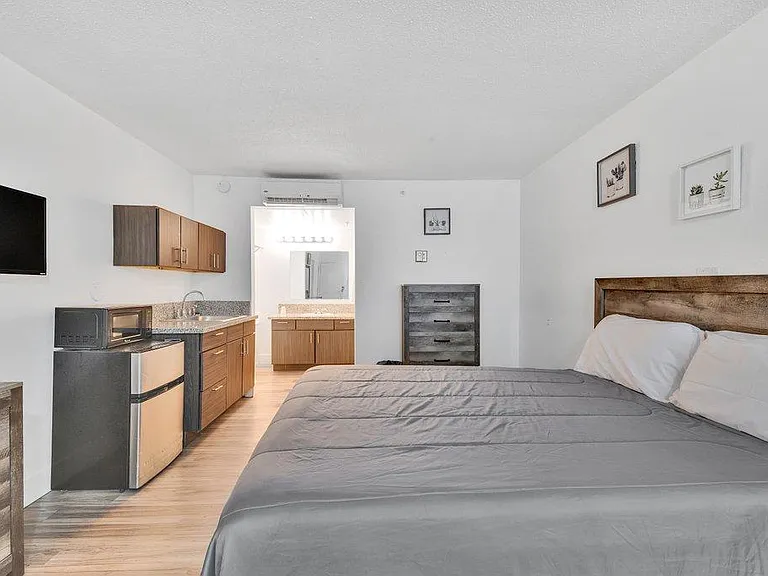 The Residences at Windsor — Photo 4