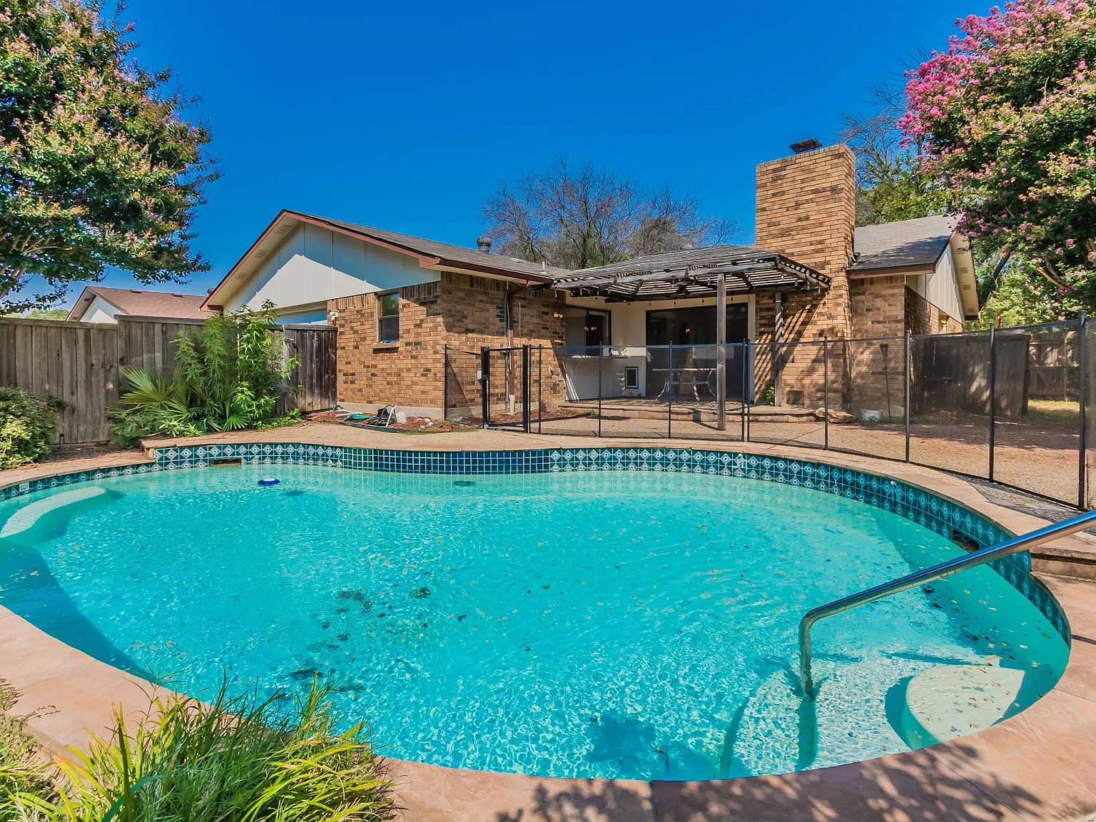 2413 Choctaw Dr — Photo 2