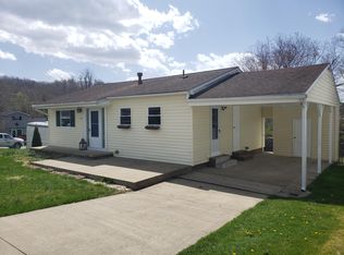 217 Lakeview Dr, Hurricane, WV 25526