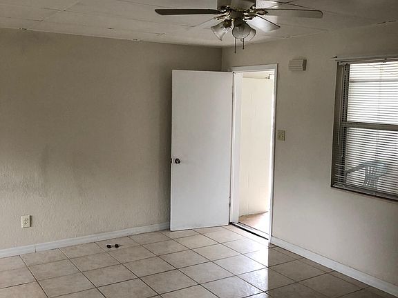 5th image of 109 E Pine St