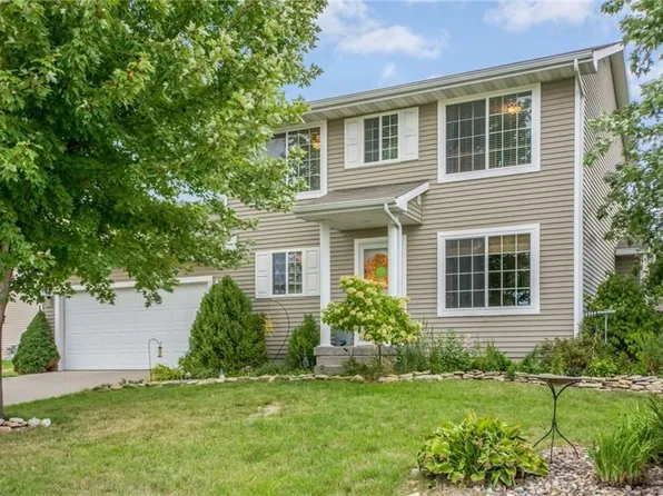 1735 Rolling Meadows Dr, Pleasant Hill, IA 50327