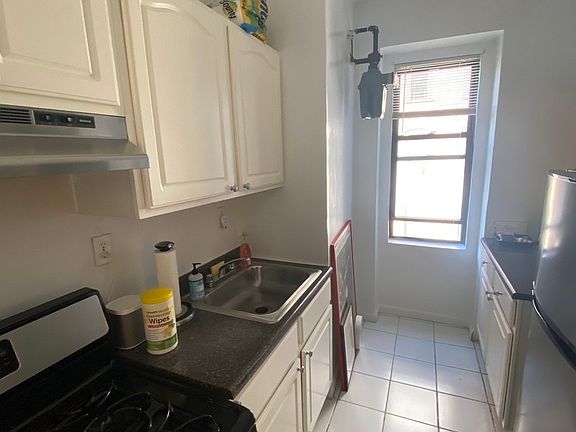 4th image of 203 E 27th St APT 12A