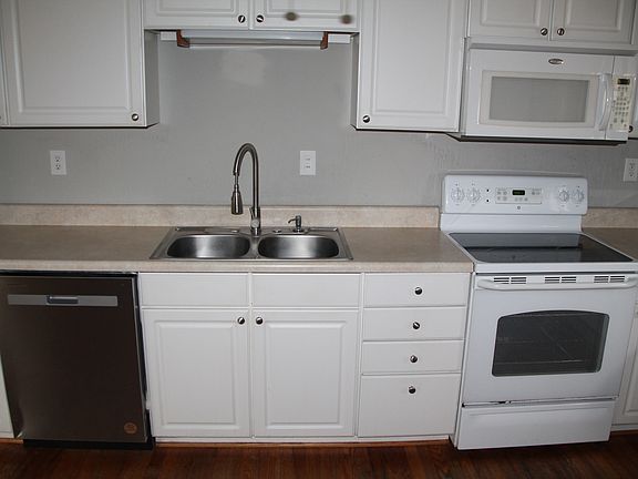 5th image of 122 Paris Mountain Ave
