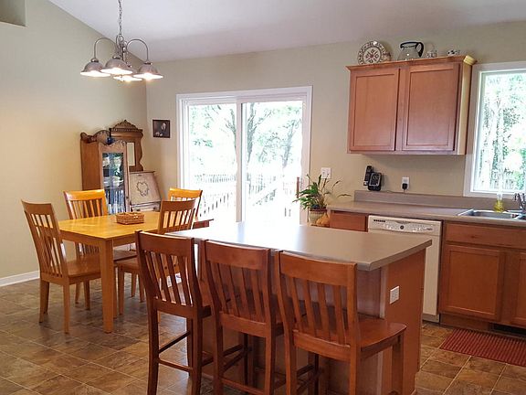 5th image of 15359 Meadowlark Dr