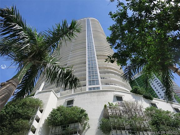 2nd image of 1750 N Bayshore Dr APT 4902