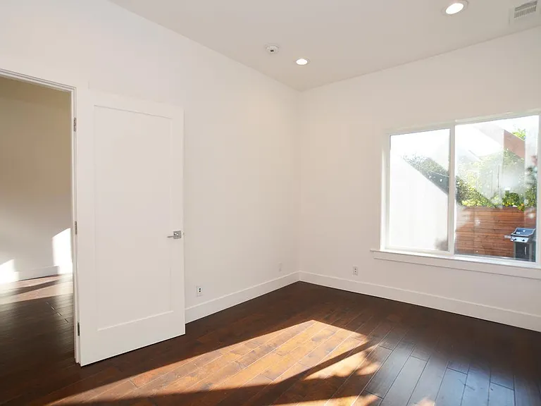 3769 Cesar Chavez #C — Photo 9