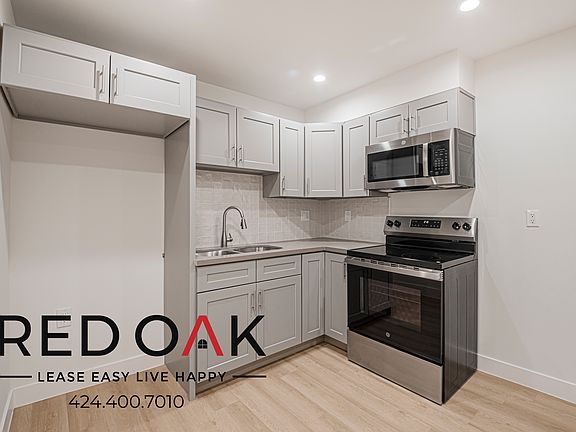 3rd image of 6738 Independence Ave #A4