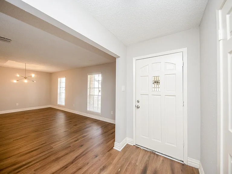 451 Gentilly Dr — Photo 9