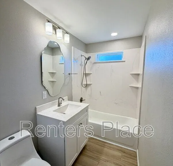 711 N Main St — Photo 11