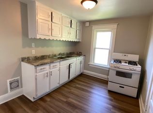 1450 W 8th St #1/2, Davenport, IA 52802