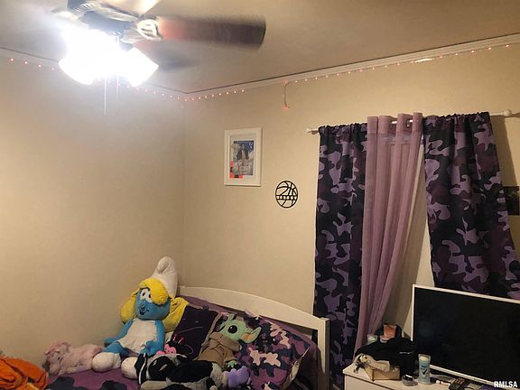 5th image of 222 E Odell Pl