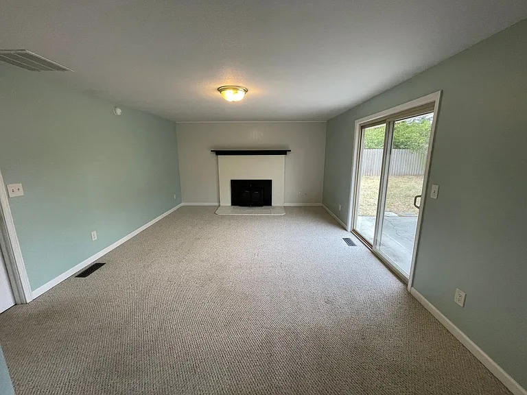 580 SW 3rd Ave — Photo 8