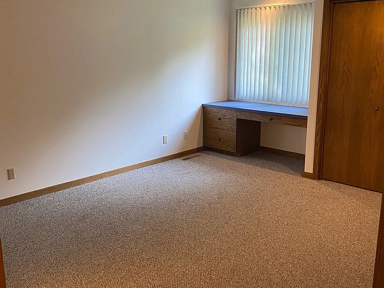 4813 Russell St — Photo 10