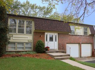 4 Charlotte Ct, Bolingbrook, IL 60440
