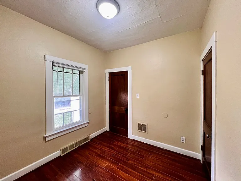 3817 Burton Ave — Photo 8
