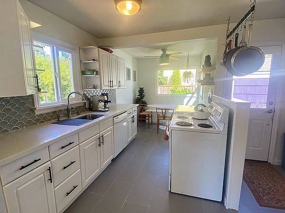 5th image of 13704 17th Ave NE