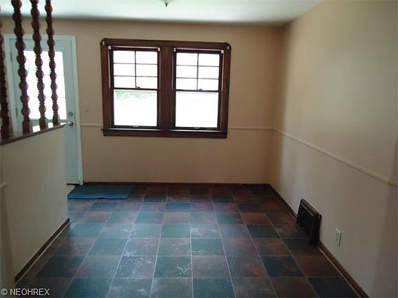 5th image of 425 N Lyman St