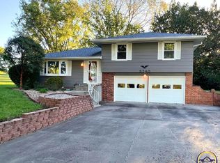 5740 SW Wanamaker Rd, Topeka, KS 66610
