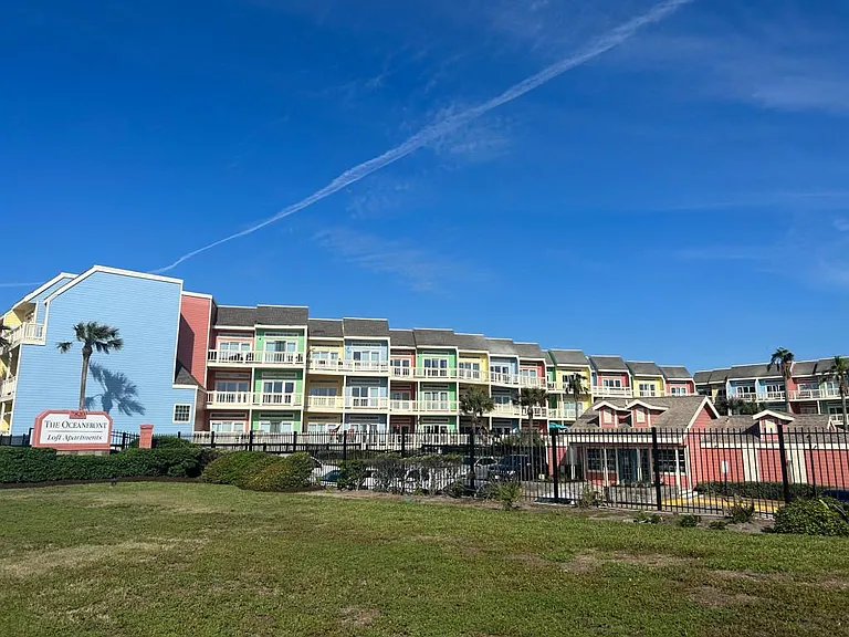 The Oceanfront Galveston Apartments — Photo 53