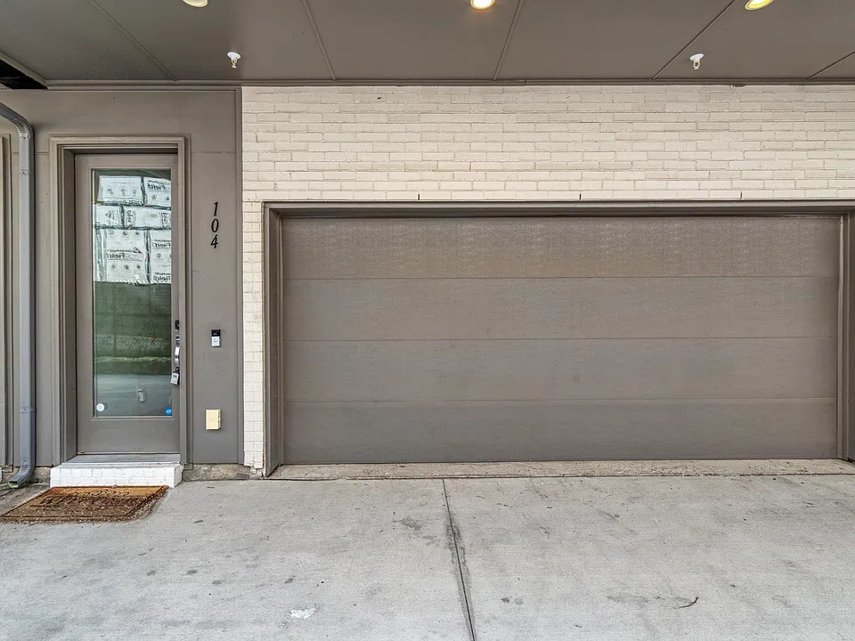 5605 Bryan Pkwy #104