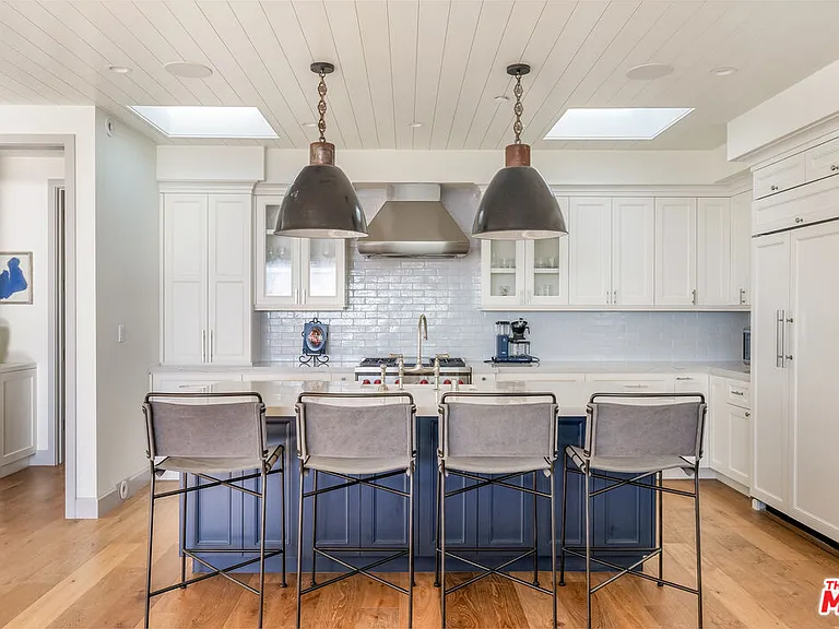 703 Bayview Dr — Photo 11