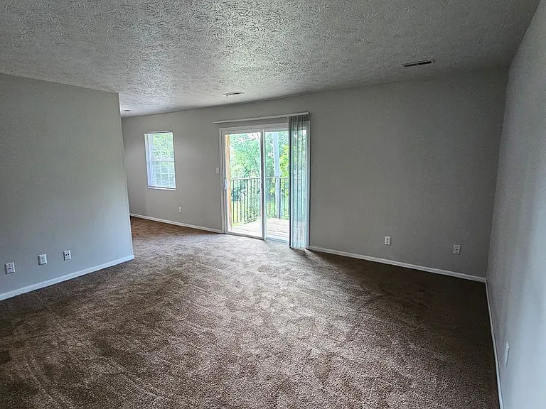 Hunter Ridge Apartments — Photo 18