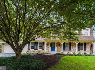 2717 Glencroft Rd, Vienna, VA 22181