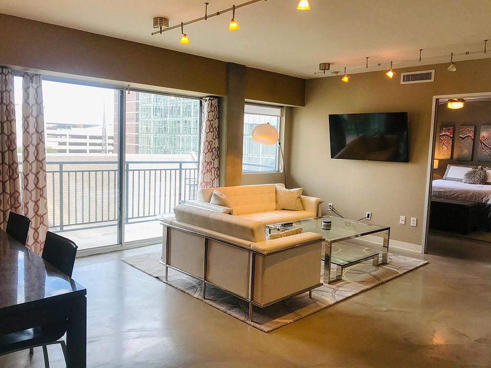 1st image of 800 Brazos St Unit 905