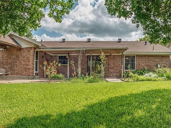 4th image of 3025 Portales Dr