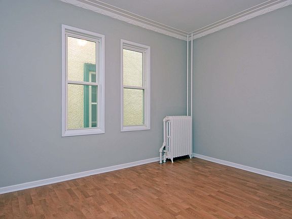 4th image of 738 Watson Ave #1
