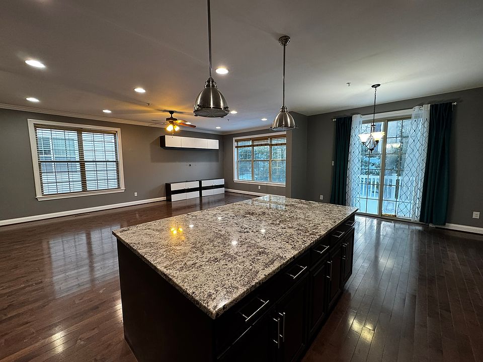 1st image of 4 Stonehaven Cir #1