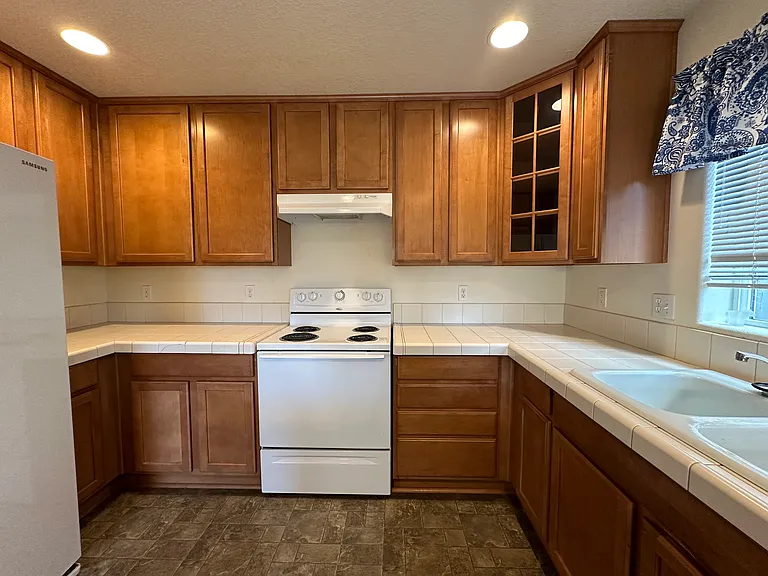 4047 Thoroughbred Ave SE — Photo 35