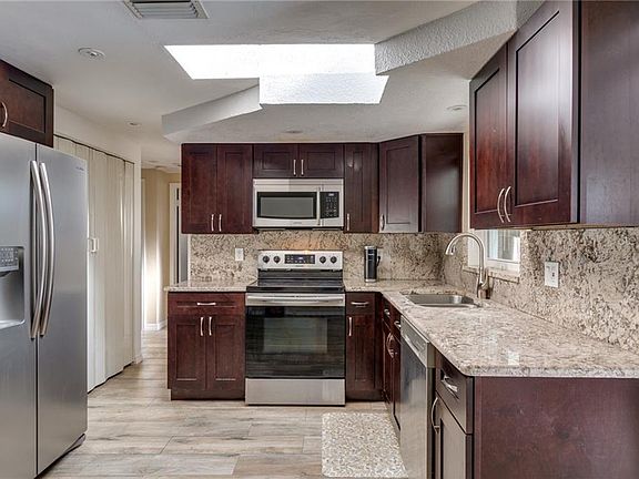 5th image of 3640 Harvard Dr