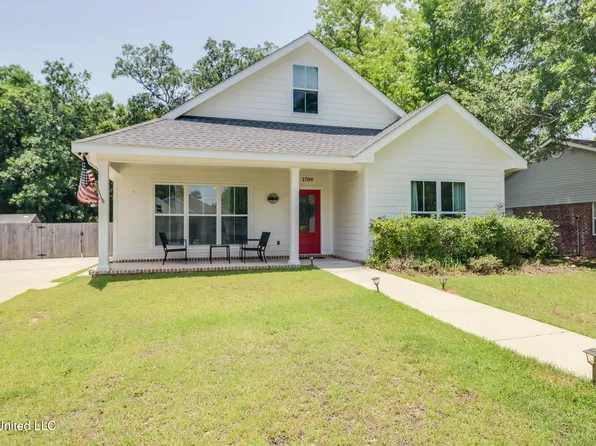 1709 S 1st St, Ocean Springs, MS 39564