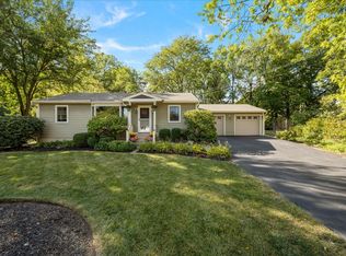 231 Evergreen Dr, Batavia, IL 60510